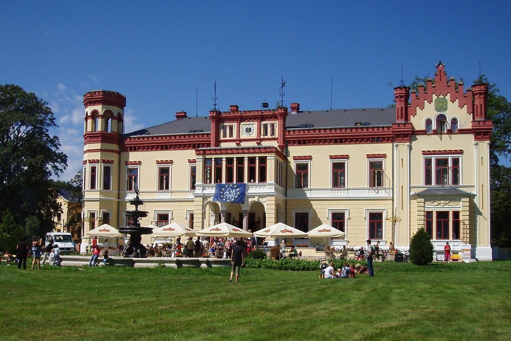 Hotel Zamek Mostov Exterior foto